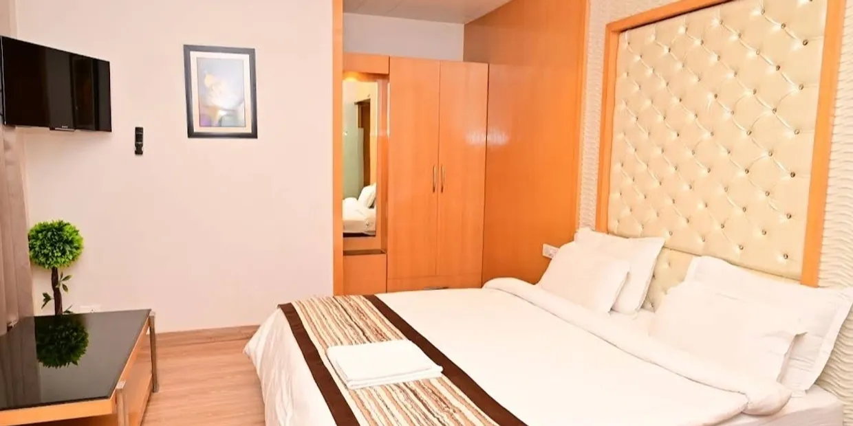 Double Bed Room at Mahakal Bhakt Niwas